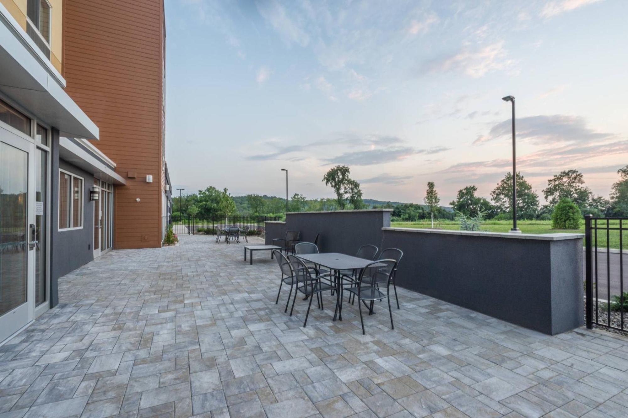 Fairfield Inn & Suites By Marriott בלומסבורג מראה חיצוני תמונה